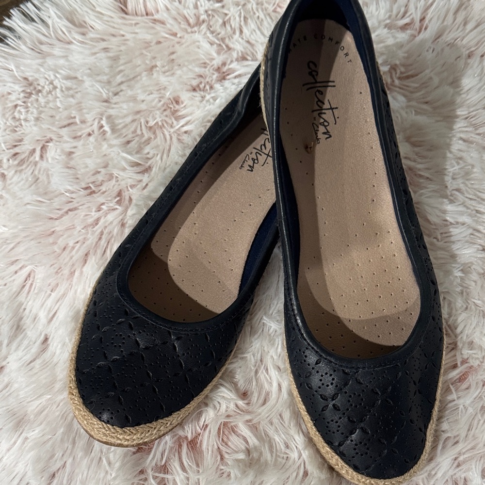 Collection B Women's Navy Flats with Tan Trim